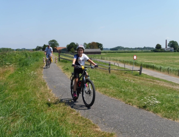 Con niños en bici por el sur de Holanda
