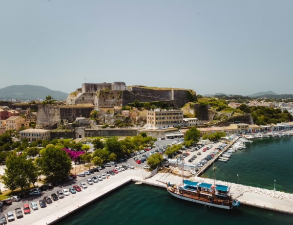 De Atenas a Corfú y las Islas Jónicas en barco-bici