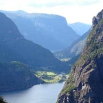 Día 4. Songdalsfjora – Sognefjorden – Stegastein – Tren de Flam y descenso en bici – Safari de lanchas rápidas