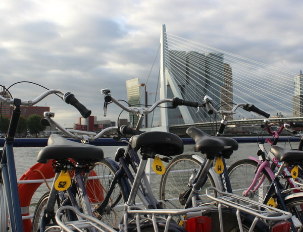 Rotterdam Sur Holanda barco y bici